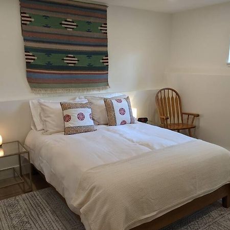 Bright Modern 1Br Suite In Sooke Village Core Luaran gambar