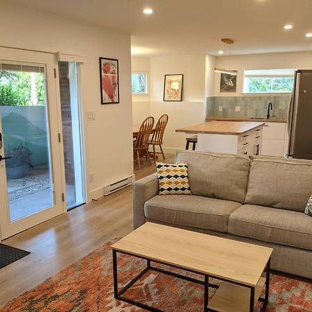Bright Modern 1Br Suite In Sooke Village Core Luaran gambar