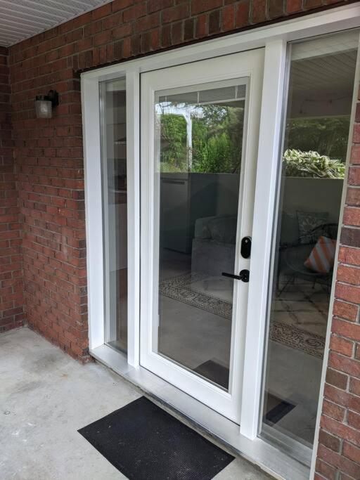 Bright Modern 1Br Suite In Sooke Village Core Luaran gambar