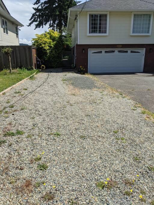Bright Modern 1Br Suite In Sooke Village Core Luaran gambar